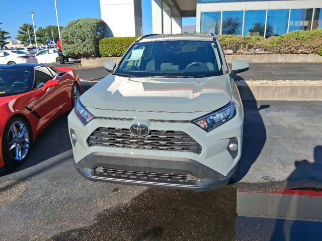 2021 Toyota RAV4 XLE photo 2
