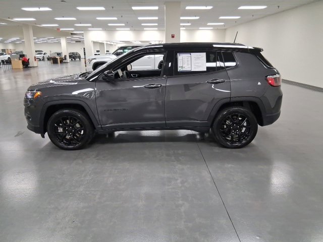 2024 Jeep Compass Latitude photo 3