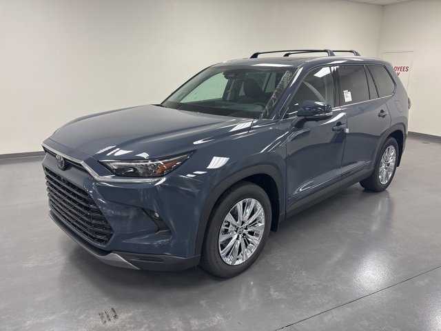 2026 Toyota Grand Highlander Platinum AWD photo 2