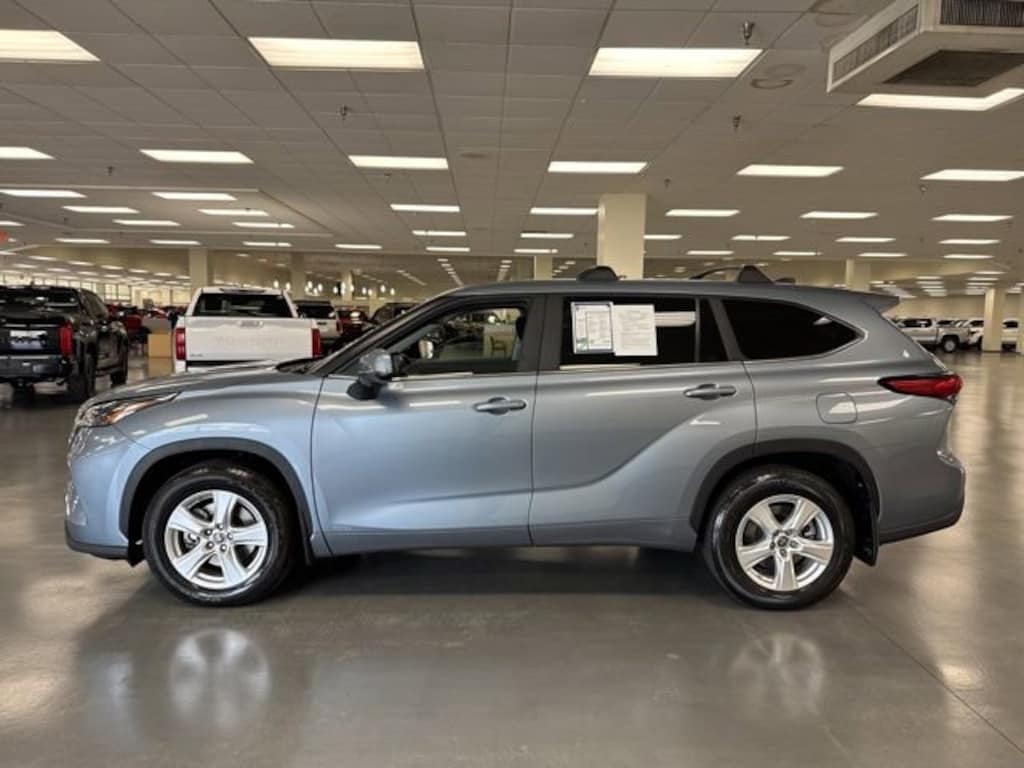 Used 2023 Toyota Highlander Hybrid Hybrid LE SUV