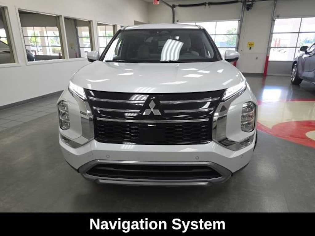 Used 2025 Mitsubishi Outlander SE SUV