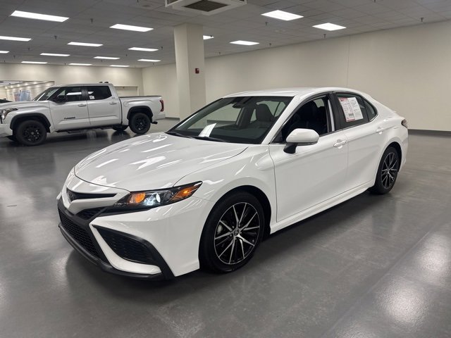 2023 Toyota Camry SE photo 3
