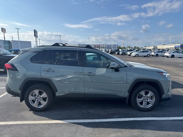 2023 Toyota RAV4 XLE photo 4
