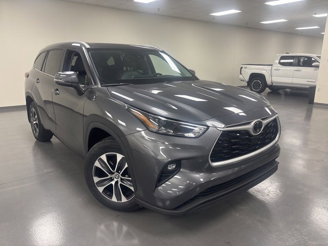2023 Toyota Highlander XLE's photo