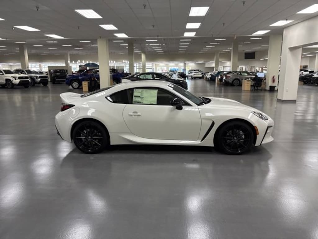 New 2025 Toyota GR86 Premium MT 2+2 COUPE 6 SPD M/T