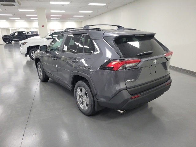 2025 Toyota RAV4 XLE photo 4