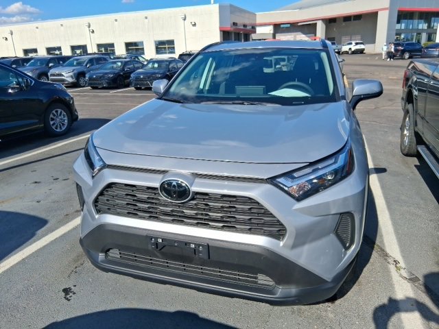 2024 Toyota RAV4 XLE photo 2
