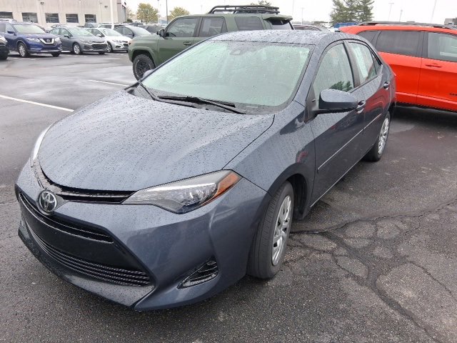 2017 Toyota Corolla LE photo 3