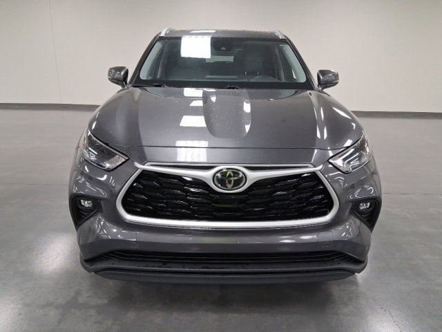 2022 Toyota Highlander XLE photo 2