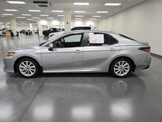 2023 Toyota Camry LE photo 3