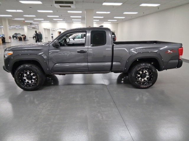 2016 Toyota Tacoma SR photo 4