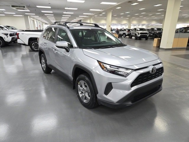 2025 Toyota RAV4 XLE's photo