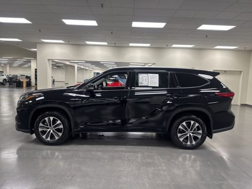 Used 2022 Toyota Highlander Hybrid XLE SUV