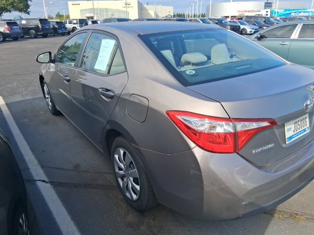 2016 Toyota Corolla LE photo 4