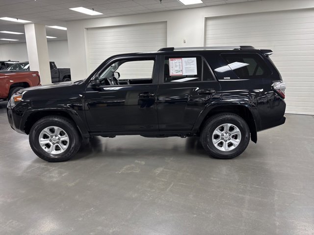 2022 Toyota 4Runner SR5 photo 4