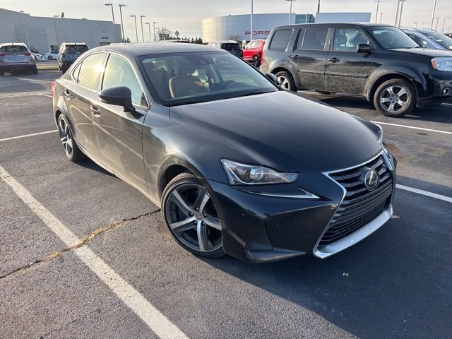 2018 Lexus IS 300's photo