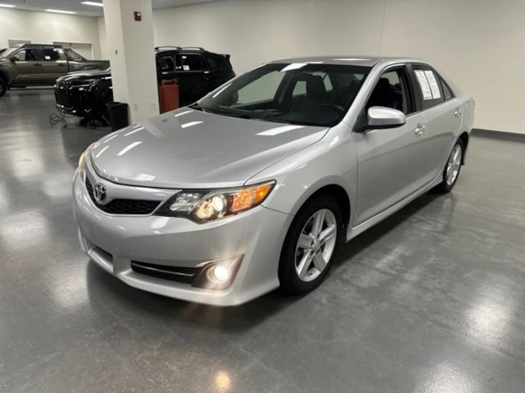 Used 2012 Toyota Camry SE Sedan
