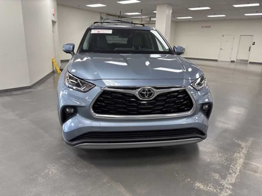 Used 2023 Toyota Highlander Platinum SUV