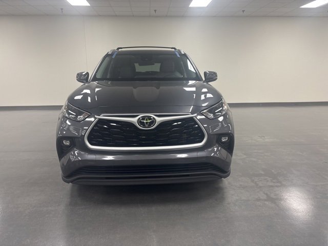 2024 Toyota Highlander XLE photo 2