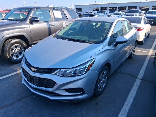2017 Chevrolet Cruze LS photo 3