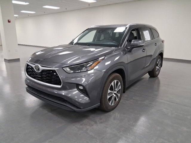 2022 Toyota Highlander XLE photo 3