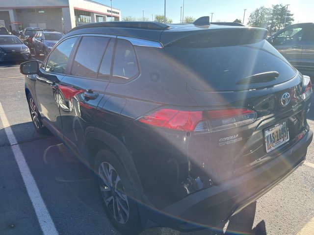 2023 Toyota Corolla Cross XLE photo 2