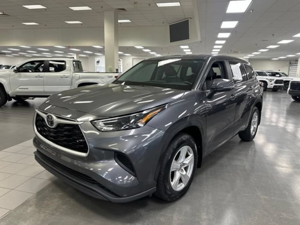 Used 2023 Toyota Highlander L SUV