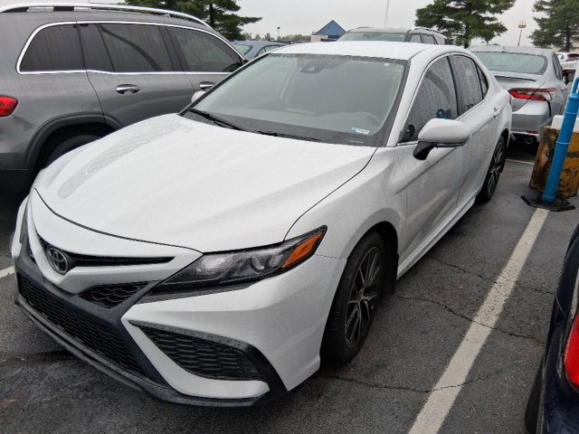 2023 Toyota Camry SE photo 3