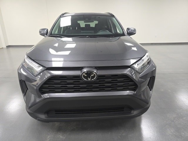 2025 Toyota RAV4 Hybrid XLE photo 2