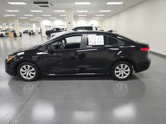 2023 Toyota Corolla LE photo 3