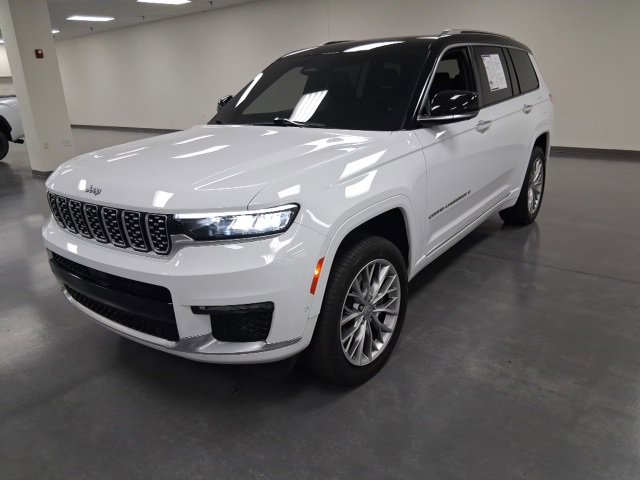 2023 Jeep Grand Cherokee Summit photo 3