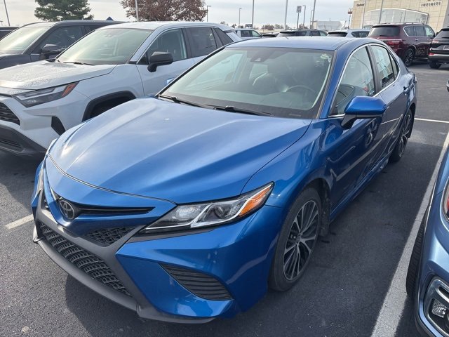 2020 Toyota Camry SE photo 3