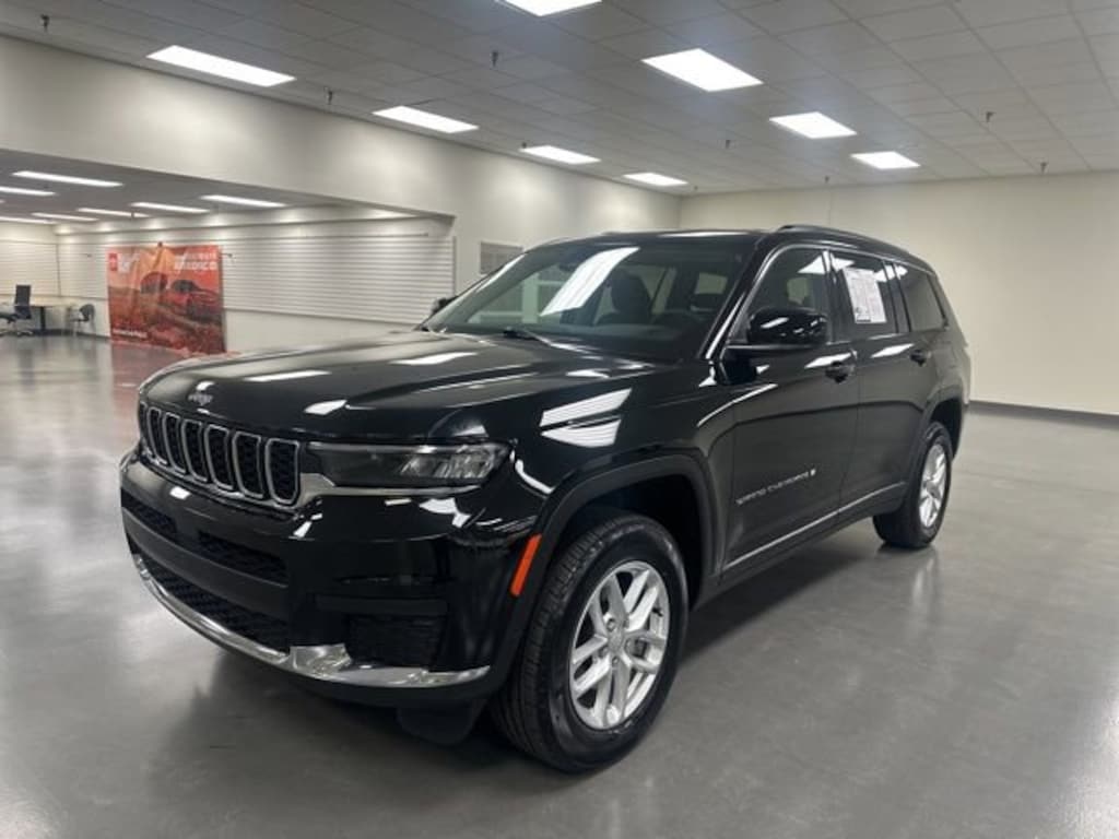 Used 2023 Jeep Grand Cherokee Laredo SUV