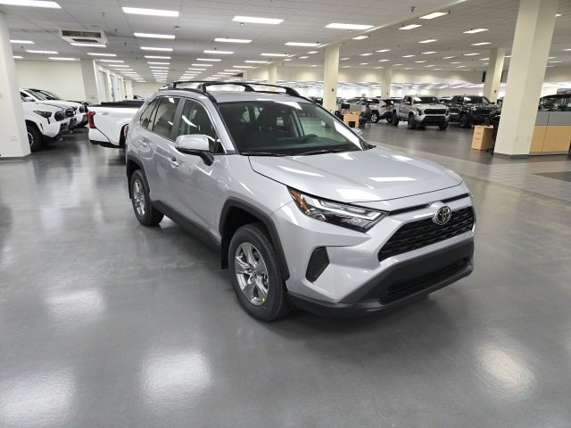 2025 Toyota RAV4 XLE's photo