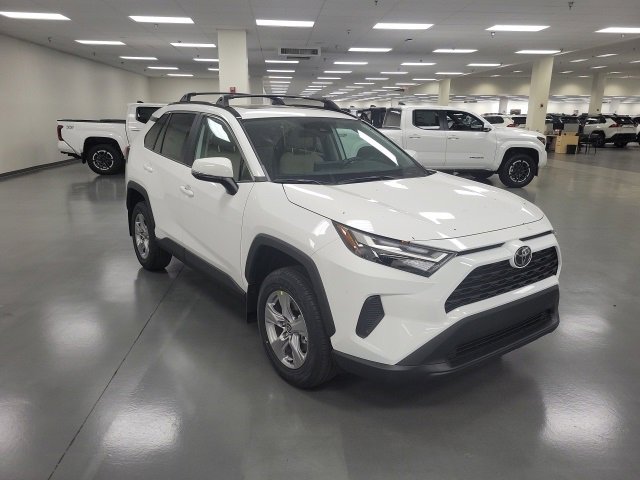 2025 Toyota RAV4 XLE's photo