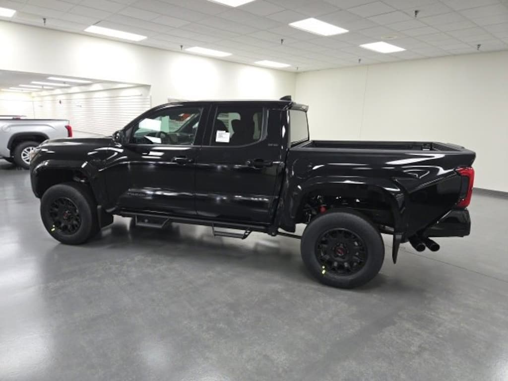 New 2025 Toyota Tacoma SR5 4X4 DOUBLE CAB