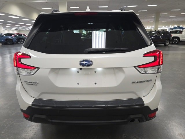 2022 Subaru Forester Premium photo 4
