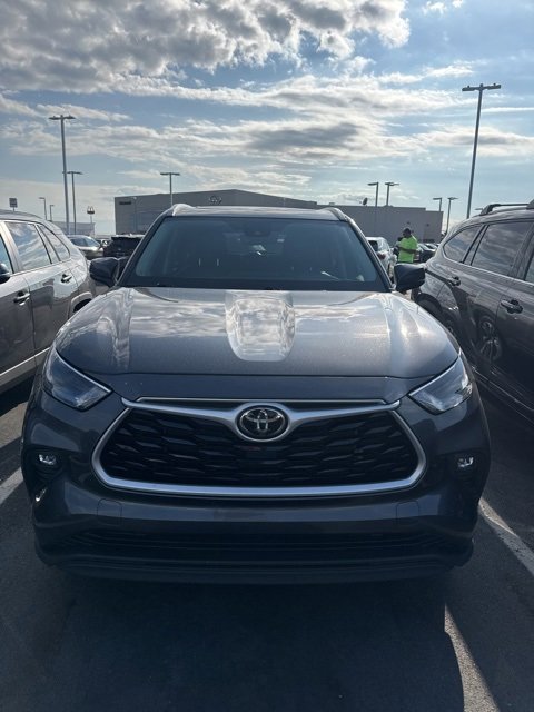2022 Toyota Highlander XLE photo 3