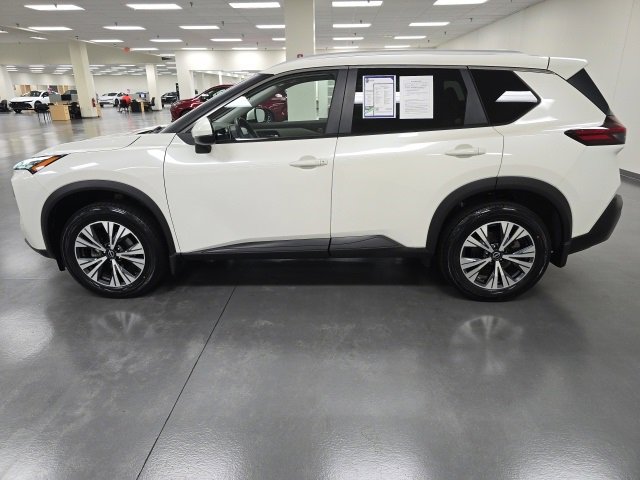2022 Nissan Rogue SV photo 3