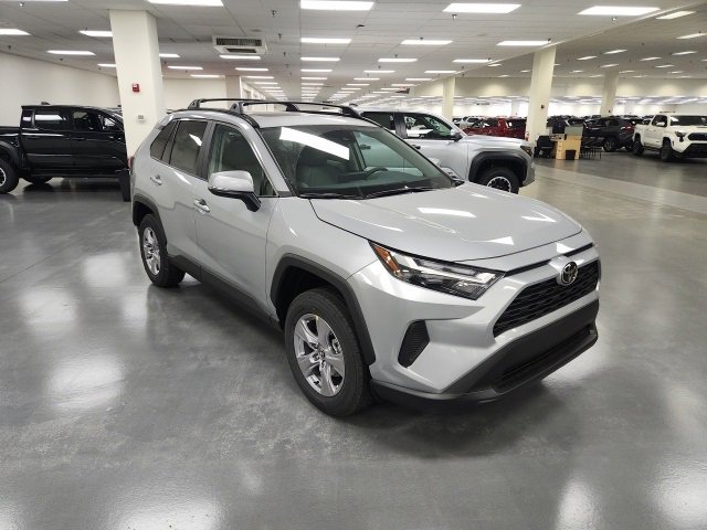 2025 Toyota RAV4 XLE's photo