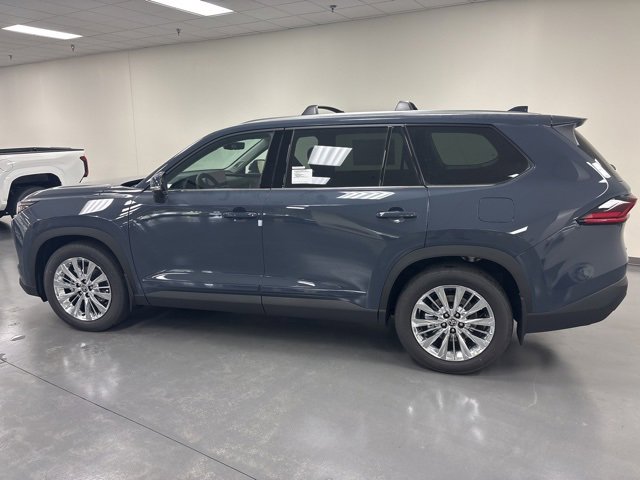 2026 Toyota Grand Highlander Platinum AWD photo 3
