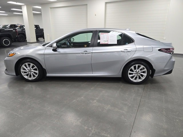 2023 Toyota Camry LE photo 3