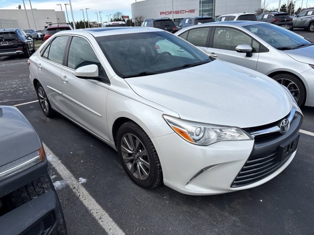 2015 Toyota Camry XLE's photo