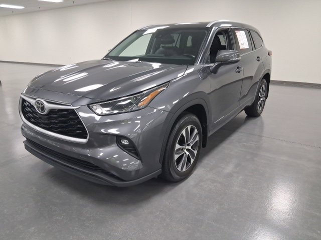 2022 Toyota Highlander XLE photo 3