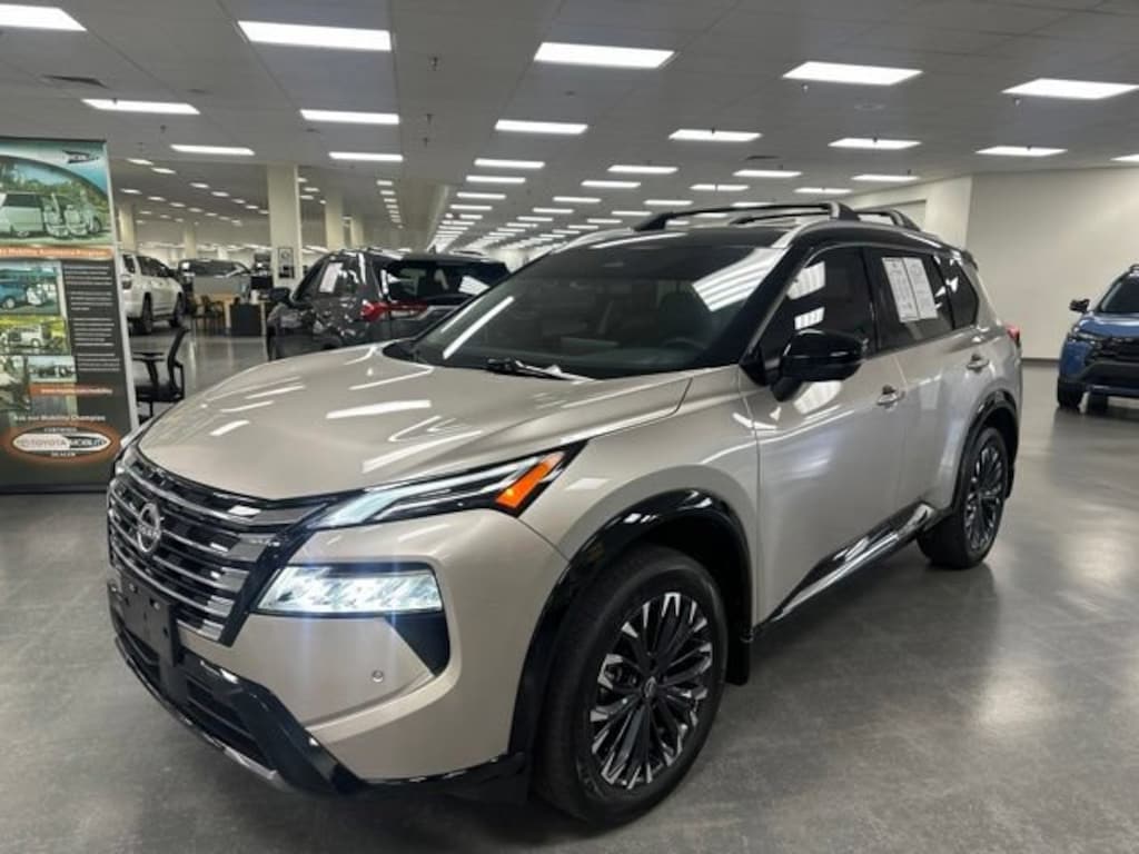 Used 2025 Nissan Rogue Platinum SUV