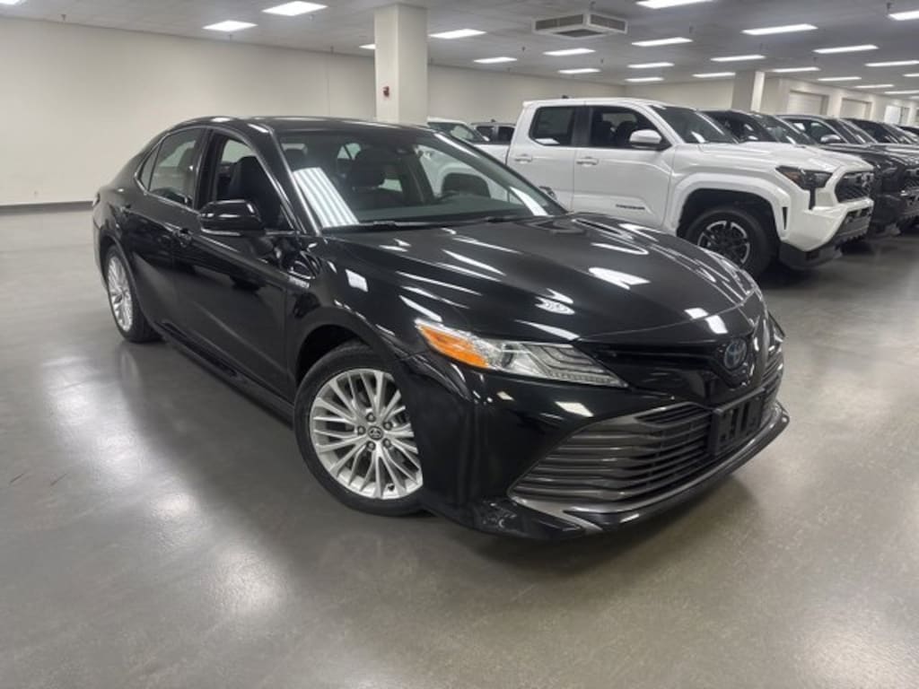 Used 2020 Toyota Camry Hybrid Hybrid XLE Sedan