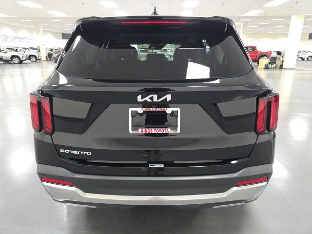 2024 Kia Sorento S photo 4