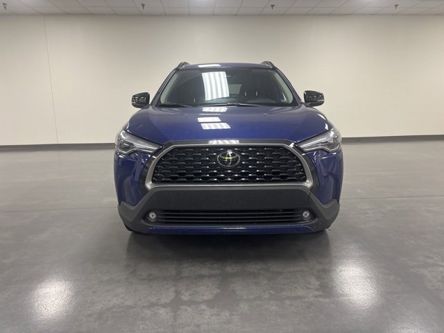 2025 Toyota Corolla Cross XLE photo 2