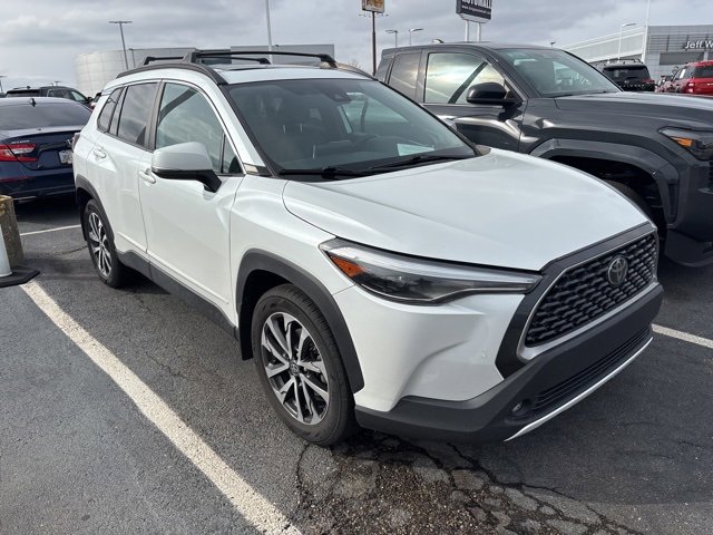 2022 Toyota Corolla Cross XLE's photo