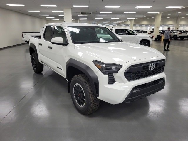 2025 Toyota Tacoma SR5's photo